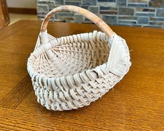 Ribbed Melon Basket ORION	7 x 8 x 9in	HxWxD

