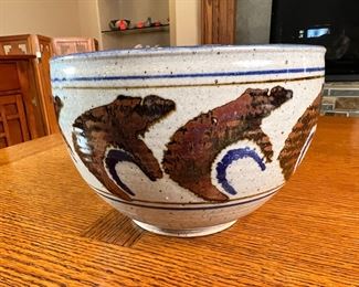 Cherokee Mel Cornshucker Stoneware Bear Bowl Native American 	5.25 x 7.75 diameter.	

