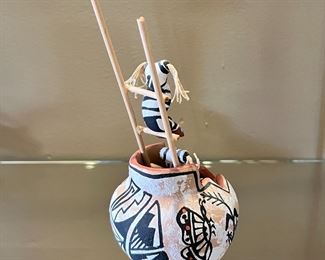 Jemez Pueblo American Indian Pottery Medium Kiva Jar Walatowa	8 x 3 x 3in	
