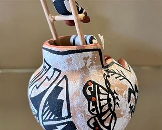 Jemez Pueblo American Indian Pottery Medium Kiva Jar Walatowa	8 x 3 x 3in	
