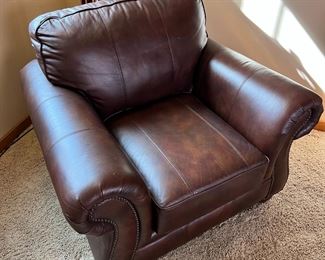 Broyhill Leather Nailhead Chair & Ottoman	Chair: 36 x 44 x 52in	HxWxD
