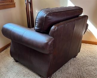 Broyhill Leather Nailhead Chair & Ottoman	Chair: 36 x 44 x 52in	HxWxD

