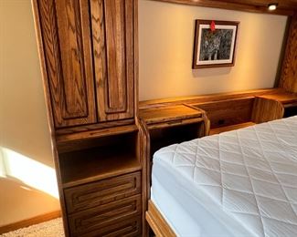 King Oak Bed	Frame: 76 x 1 26 x 104<BR> mattress: 76 x 80	HxWxD
