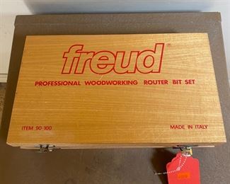 Freud 90-100 15 Piece Advanced Router Bit Set	12.24 x 7.5in	HxWxD
