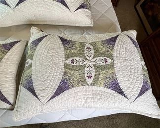 King Size Quilt & Pillows	King	
