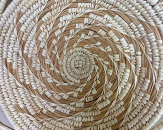 Tohono O’Odham Swirling Split Leaf Basket Papago Tray Native American 	11 inches diameter	

