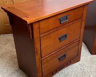 2pc Broyhill Artisan Ridge Nightstands PAIR 4078-292 Mission Arts and Crafts	29.75 x 30 x 17in	HxWxD
