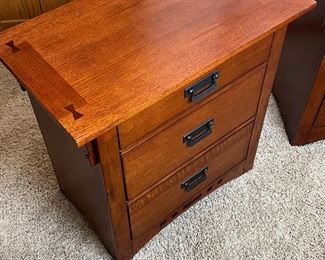 2pc Broyhill Artisan Ridge Nightstands PAIR 4078-292 Mission Arts and Crafts	29.75 x 30 x 17in	HxWxD
