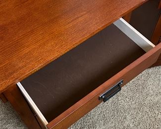 2pc Broyhill Artisan Ridge Nightstands PAIR 4078-292 Mission Arts and Crafts	29.75 x 30 x 17in	HxWxD
