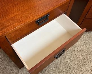 2pc Broyhill Artisan Ridge Nightstands PAIR 4078-292 Mission Arts and Crafts	29.75 x 30 x 17in	HxWxD
