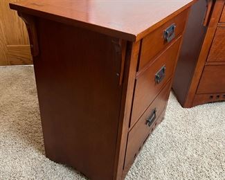 2pc Broyhill Artisan Ridge Nightstands PAIR 4078-292 Mission Arts and Crafts	29.75 x 30 x 17in	HxWxD
