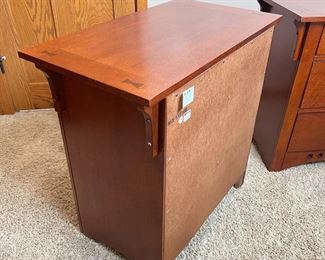 2pc Broyhill Artisan Ridge Nightstands PAIR 4078-292 Mission Arts and Crafts	29.75 x 30 x 17in	HxWxD
