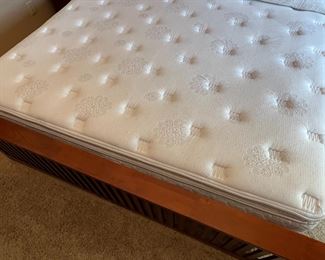 King Bed Broyhill Artisan Ridge Mission Arts and Crafts 4078-256	Frame: 54x85x87in Mattress 76 x 80in	HxWxD
