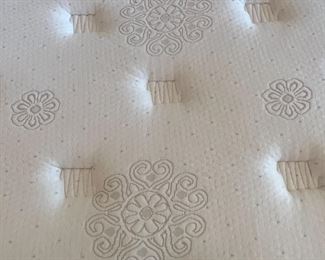 King Bed Broyhill Artisan Ridge Mission Arts and Crafts 4078-256	Frame: 54x85x87in Mattress 76 x 80in	HxWxD
