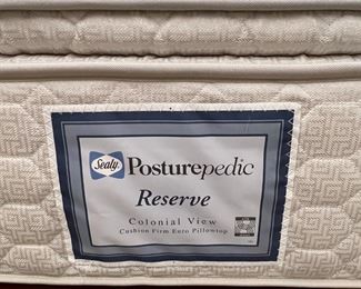 King Bed Broyhill Artisan Ridge Mission Arts and Crafts 4078-256	Frame: 54x85x87in Mattress 76 x 80in	HxWxD
