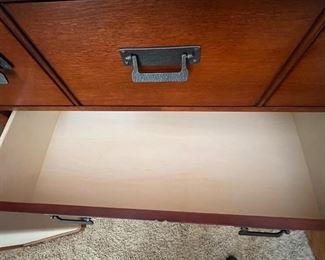 Chest Dresser Broyhill Artisan Ridge Mission Arts and Crafts Hill 4078-240	55x42x18.25in	HxWxD
