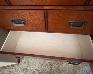 Chest Dresser Broyhill Artisan Ridge Mission Arts and Crafts Hill 4078-240	55x42x18.25in	HxWxD
