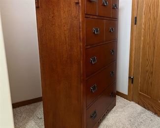 Chest Dresser Broyhill Artisan Ridge Mission Arts and Crafts Hill 4078-240	55x42x18.25in	HxWxD
