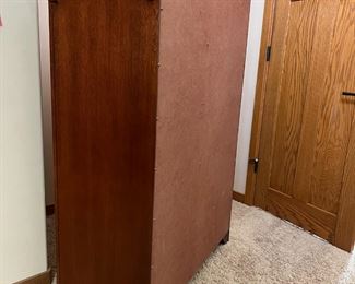 Chest Dresser Broyhill Artisan Ridge Mission Arts and Crafts Hill 4078-240	55x42x18.25in	HxWxD
