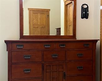 Long Dresser & Mirror Broyhill Artisan Ridge Mission Arts and Crafts 9 Drawer  	Dresser: 39x66x18in<BR>Mirror : 42 x 48 x2.5in	HxWxD
