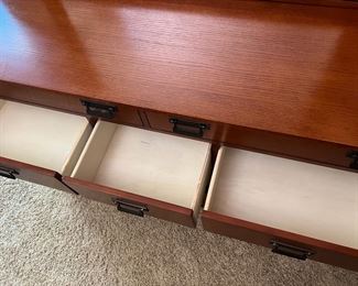 Long Dresser & Mirror Broyhill Artisan Ridge Mission Arts and Crafts 9 Drawer  	Dresser: 39x66x18in<BR>Mirror : 42 x 48 x2.5in	HxWxD
