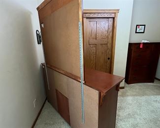 Long Dresser & Mirror Broyhill Artisan Ridge Mission Arts and Crafts 9 Drawer  	Dresser: 39x66x18in<BR>Mirror : 42 x 48 x2.5in	HxWxD
