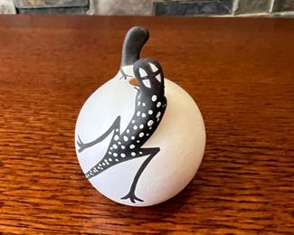 Zuni Pueblo Pottery Agnes Peynetsa Lizard Pot Mini Seed Jar	3 inches high	
