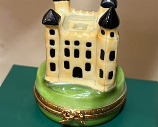Limoges Artoria Tower of London Trinket Box Limited Edition in Box	2 inches high	
