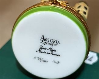 Limoges Artoria Tower of London Trinket Box Limited Edition in Box	2 inches high	
