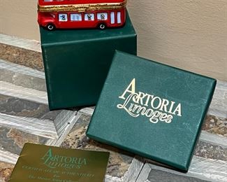 Artoria Limoges London Double Decker Bus Trinket Box Limited Edition in Box	1.75 inches high	
