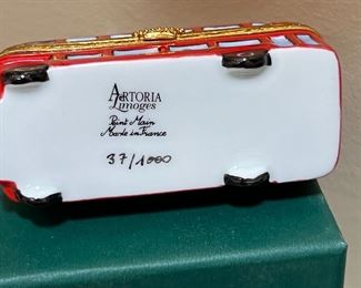 Artoria Limoges London Double Decker Bus Trinket Box Limited Edition in Box	1.75 inches high	
