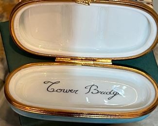Limoges Artoria London Tower Bridge Trinket Box Limited Edition in Box	1.5 inches high.	
