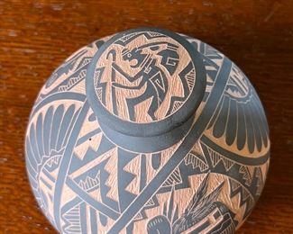 Acoma/Hopi Dalawepi Ergil Vallo Pot Native American Pottery 	5 inches high	
