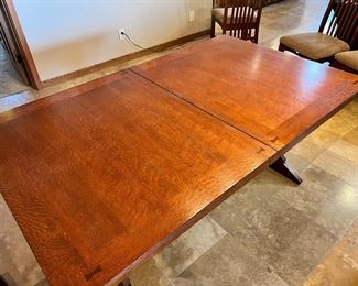 11pc Dining Set Table & Chairs Broyhill Artisan Ridge Mission Arts and Crafts	Table: 30 x 44 x 72-90-108in	
