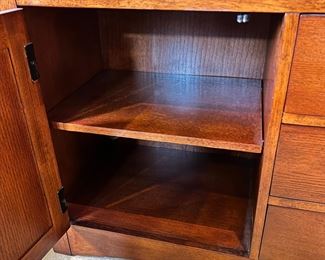 China Cabinet Broyhill Artisan Ridge Mission Arts and Crafts 5077-65/66 	82 x 66 x 18in	HxWxD
