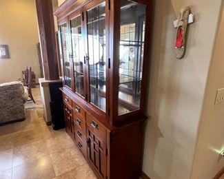 China Cabinet Broyhill Artisan Ridge Mission Arts and Crafts 5077-65/66 	82 x 66 x 18in	HxWxD
