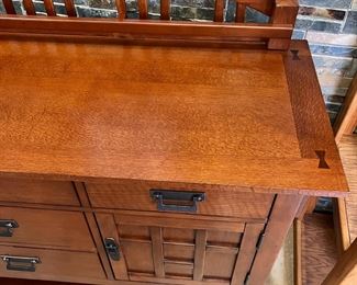 Sideboard Broyhill Artisan Ridge Mission Arts and Crafts 4078-514 48 x 62 x 20in	HxWxD
