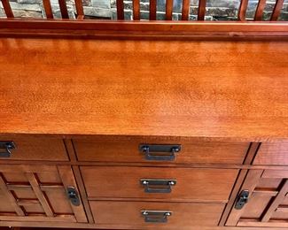 Sideboard Broyhill Artisan Ridge Mission Arts and Crafts 4078-514 48 x 62 x 20in	HxWxD
