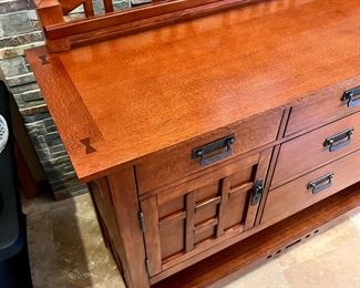 Sideboard Broyhill Artisan Ridge Mission Arts and Crafts 4078-514 48 x 62 x 20in	HxWxD
