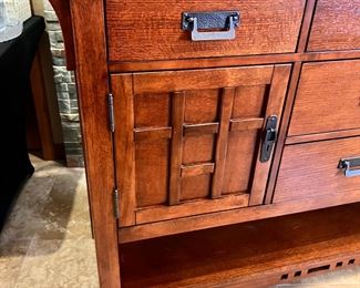 Sideboard Broyhill Artisan Ridge Mission Arts and Crafts 4078-514 48 x 62 x 20in	HxWxD
