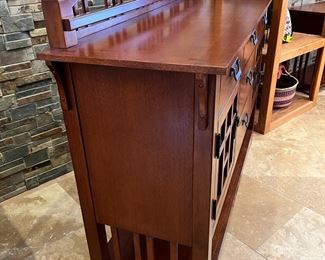 Sideboard Broyhill Artisan Ridge Mission Arts and Crafts 4078-514 48 x 62 x 20in	HxWxD
