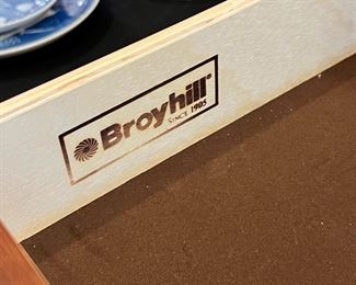 Sideboard Broyhill Artisan Ridge Mission Arts and Crafts 4078-514 48 x 62 x 20in	HxWxD
