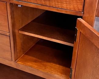 Sideboard Broyhill Artisan Ridge Mission Arts and Crafts 4078-514 48 x 62 x 20in	HxWxD
