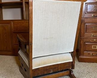 Antique Carved Oak Spring Rocking Chair	38 x 24 x 26in	HxWxD
