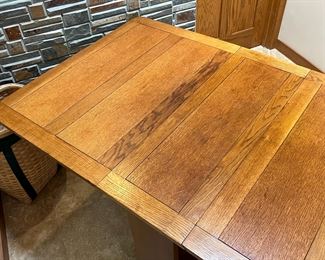Antique Oak Arts & Crafts Drop Leaf Gate leg Table 	30 x 36 x 13.5–61in	HxWxD
