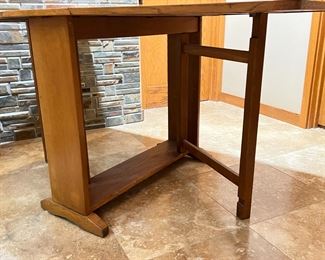 Antique Oak Arts & Crafts Drop Leaf Gate leg Table 	30 x 36 x 13.5–61in	HxWxD
