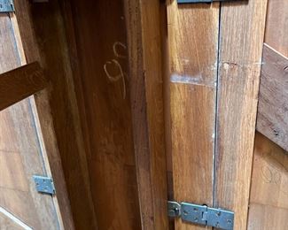 Antique Oak Arts & Crafts Drop Leaf Gate leg Table 	30 x 36 x 13.5–61in	HxWxD
