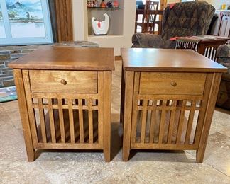 2pc Mission Oak End Tables PAIR Arts And Crafts 	24.5 x 22 x 26in	HxWxD
