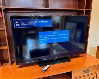 Samsung 55in LED HDTV 1080p UN55EH6000F TV	31 x 49in	

