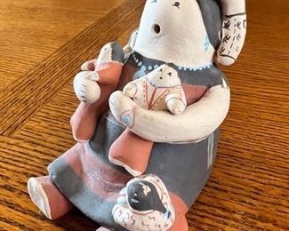  Navajo Storyteller Figure Lavinia L Yazzie Native American Ceramic Pueblo Pottery 	4 inches high	
